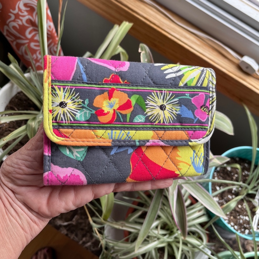 Vera Bradley JAZZY BLOOMS Euro Slim Trifold Wallet**READ**